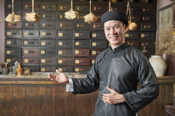 Happy Asian Man Making Welcoming Gesture Inviting Customers Traditional Chinese — Stock Photo, Image