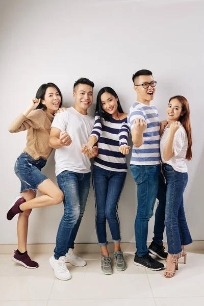 Full Length Portrait Young Vietnamese People Posing Photo Studio — Stock Photo, Image