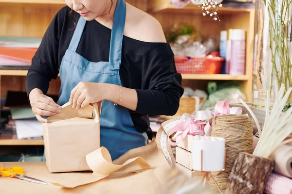Hands Woman Bending Paper Edges Carefully Wrapping Gift Box Customer — Stock Photo, Image