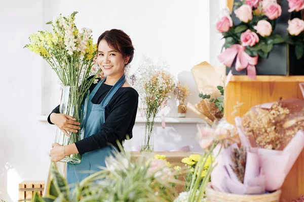 Happy Young Flower Shop Owner Removing Big Vase Fresh Flowers — Stock Photo, Image