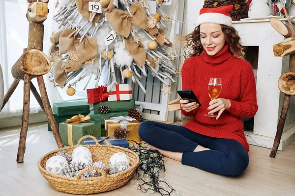 Positive Young Caucasian Woman Sitting Floor Christmas Tree Drinking Champagne — Stock Photo, Image