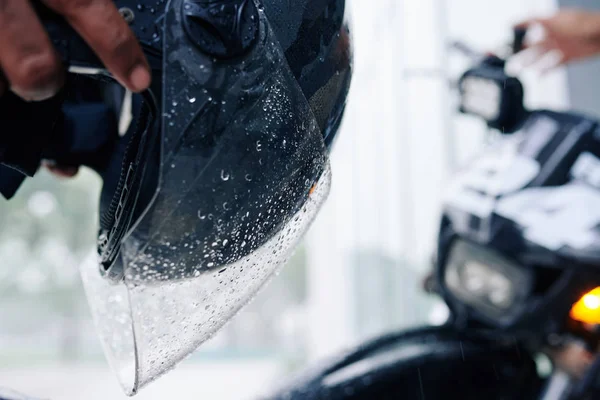 Close Image Wet Helmet Glass Drops Water Hands Motorcyclist — Stock Photo, Image