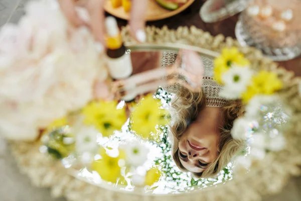 Reflection Young Smiling Woman Tray Beauty Products Flowers — Stock Photo, Image