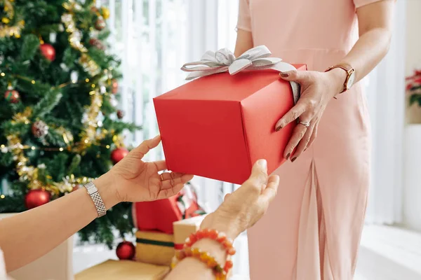 Close Image Female Friends Exhanging Christmas Presents Boxing Day — 图库照片