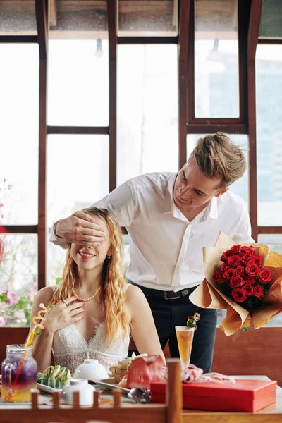 Young Man Covering Eyes Girlfriend Bringing Her Flowers Anniversary Dinner — Stock Photo, Image