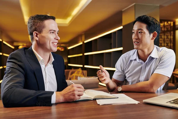 Cheerful Multi Ethnic Entrepreneurs Meeting Restaurant Discussing Project Details — Stock Photo, Image
