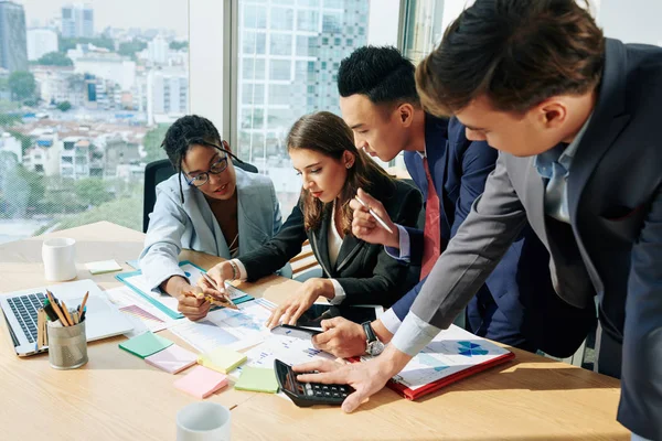 Serious Business Team Gathered Together Office Table Discuss Annual Financial — Stok fotoğraf