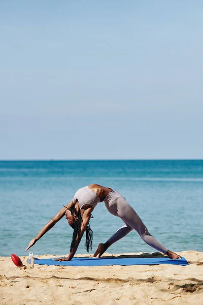 Flexible Young Black Woman Practicing Yoga Stretching Outdoors Ocean — Stock Photo, Image