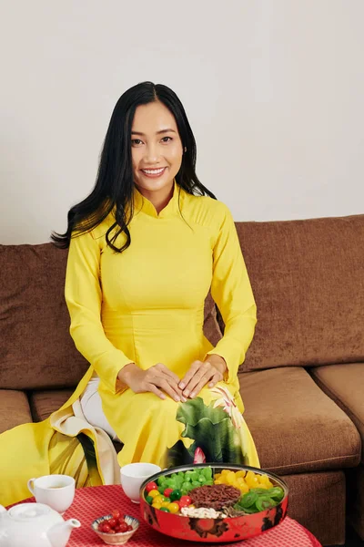 Young Asian Woman Traditional Dress Sitting Sofa Front Table Tea — 스톡 사진