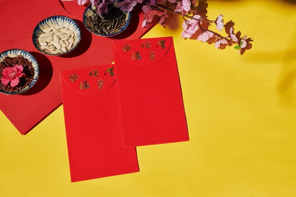 Envelopes Dinheiro Sorte Vermelho Com Melhores Desejos Preparados Para Ano — Fotografia de Stock