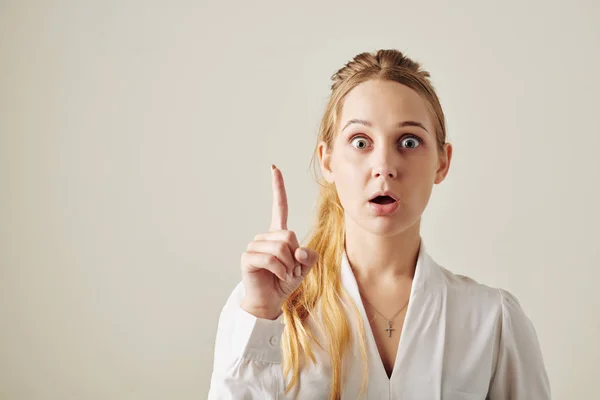 Portrait Shocked Young Woman Wide Eyes Pointing Sky — Stock Photo, Image