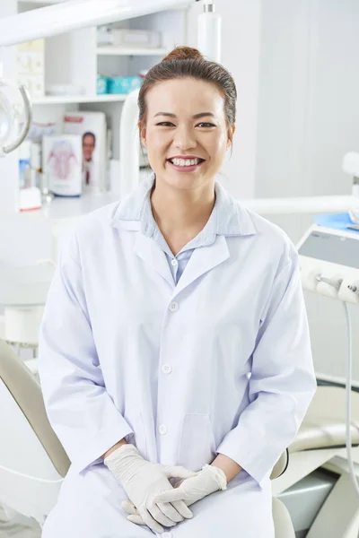 Vertical Medium Long Shot Attractive Asian Female Dentist Sitting Her — Stock Photo, Image