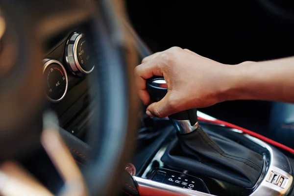 Close Image Woman Smoothly Changing Gear Driving Her New Car — Stock Photo, Image