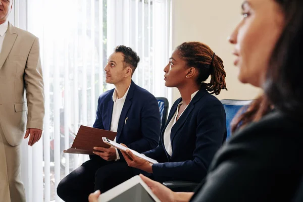 Serious Group Business People Listening Coworker Explaining His Ideas Suggestions — Foto Stock