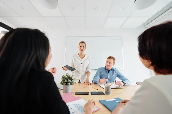 Team Lavoro Allegro Che Lavora Insieme Nuovo Progetto Creativo — Foto Stock