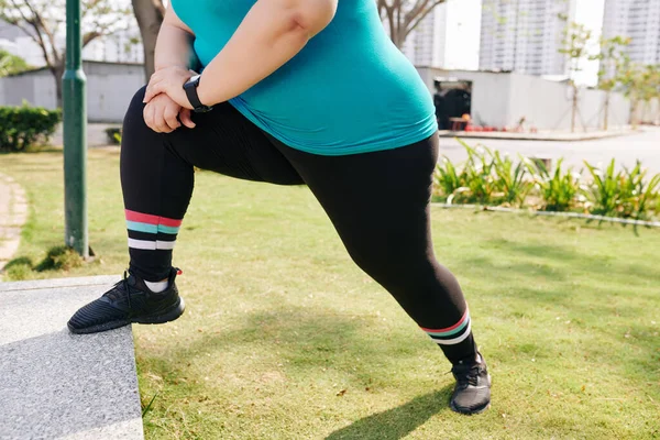 Cropped Image Young Overweight Woman Putting Leg Parapet Stretching Jogging — Stock Photo, Image