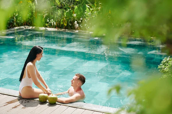 Happy Young Couple Love Spending Time Swimming Pool Resort Holding — Stock Photo, Image