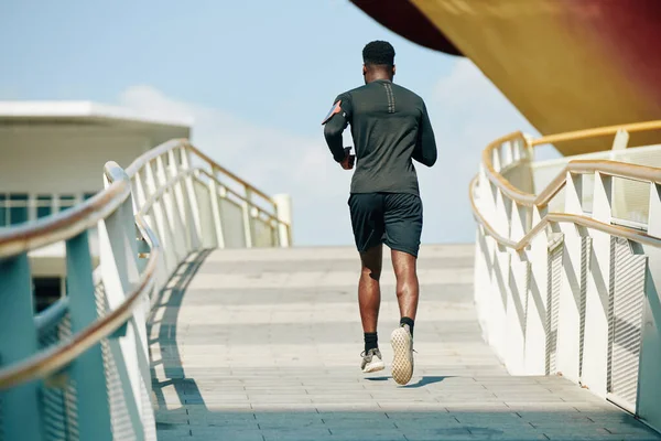 Ajuste Joven Deportista Afroamericano Corriendo Por Calle —  Fotos de Stock