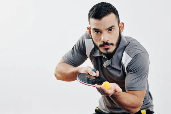 Serieuze Jonge Spaanse Tafeltennisser Klaar Dienen Bal Start Spel — Stockfoto