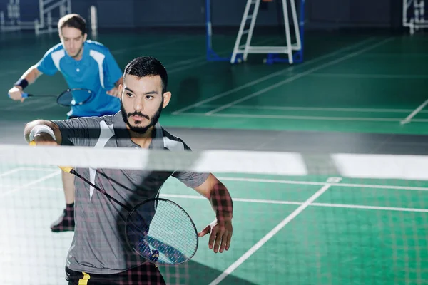 Pareja Multiétnica Jugadores Badminton Que Participan Competencia —  Fotos de Stock