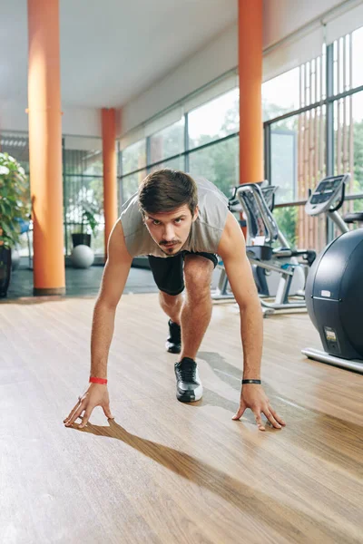 Handsome Fit Young Man Practicing Starting Position Running — Stock Photo, Image