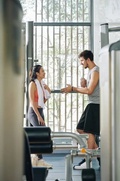 Positive Fit Young Man Woman Flirting Exercising Gym — Stock Photo, Image