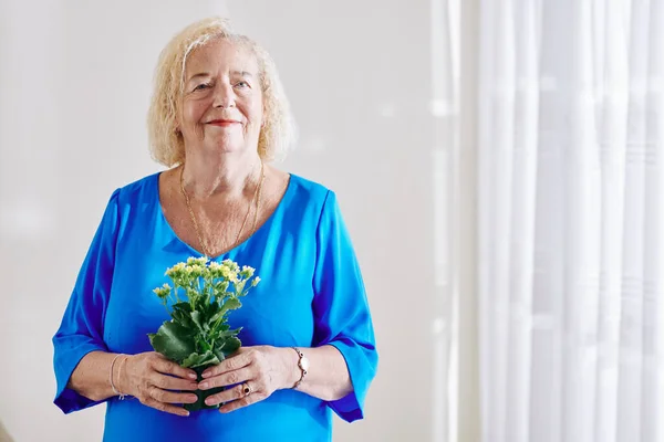 Portrait Smiling Senior Woman Standing Flowerpot Hands — Stock Photo, Image