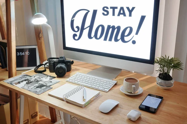 Spazio Lavoro Del Fotografo Matrimoni Con Computer Pianificatore Foto Stampate — Foto Stock