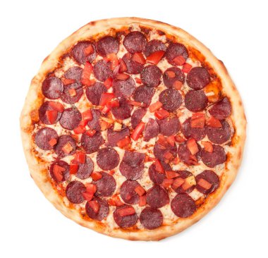 Domatesli pizza, biberli, salatalık turşulu, mozzarella peynirli, yeşil. Soğan, keklik otu. Yukarıdan bak. Beyaz arka plan. İzole edilmiş.