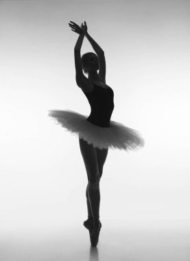 Balerin etekli ve sivri uçlu ayakkabılı balerin. Balerin silueti.