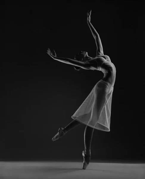 Balerina Táncol Pointe Cipő Fehér Szoknya — Stock Fotó