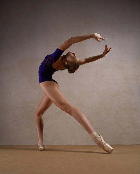 Bailarina Bailando Zapatos Puntiagudos Maillot Azul —  Fotos de Stock