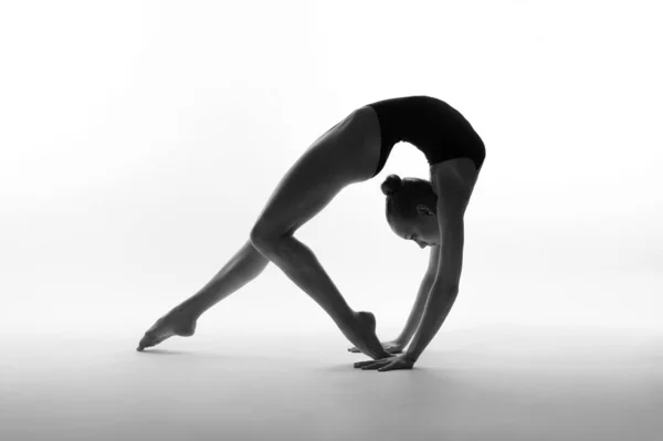 Flexible Girl Posing Black Leotard — Stock Photo, Image