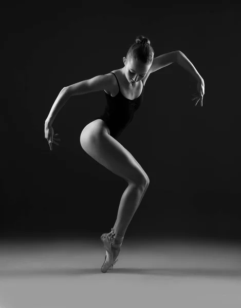 Ballerina Posa Con Scarpe Punta Body Nero Foto Bianco Nero — Foto Stock