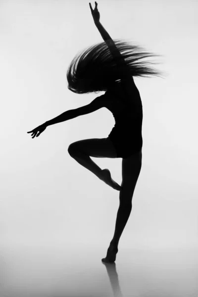 Fille Flexible Avec Des Cheveux Longs Dansant Silhouette Fille — Photo