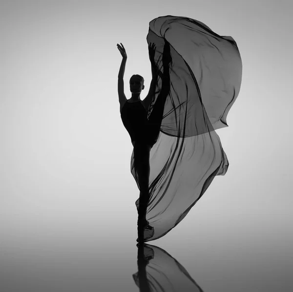 Ballerina Dansar Med Svart Tyg — Stockfoto