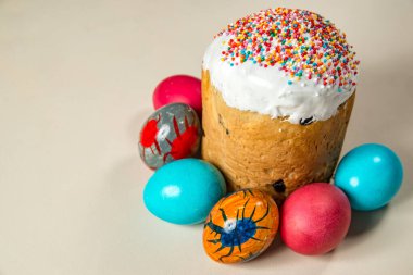 Covid 19 salgınında çok renkli paskalya yumurtaları 