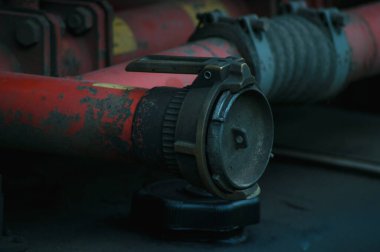 Eski yağda araba borusu.