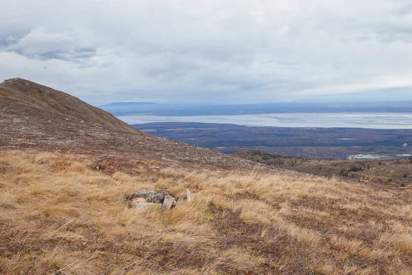 Firepit Senta Perto Cume Uma Montanha Alaska Está Uma Seção — Fotografia de Stock