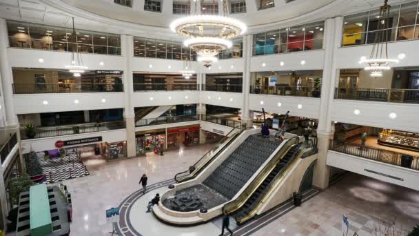 Cleveland Ohio Usa December 10Th 2019 People Walking Interior Tower — Stock Video