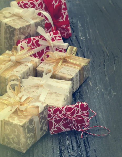 Dekorative Geschenkboxen mit Schleifen — Stockfoto