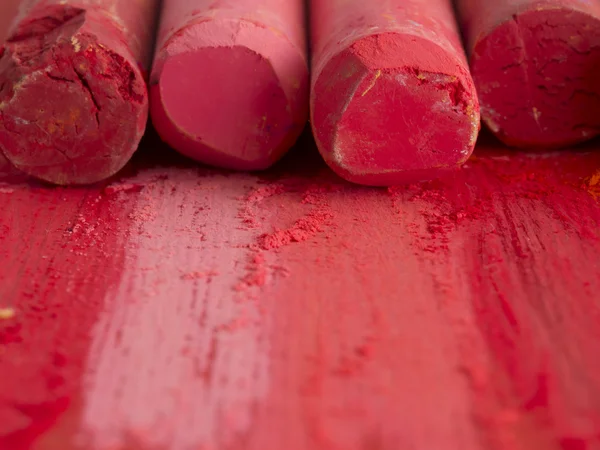 Crayones artísticos rojos —  Fotos de Stock