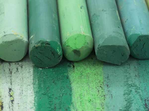 Zöld művészeti ceruzák — Stock Fotó