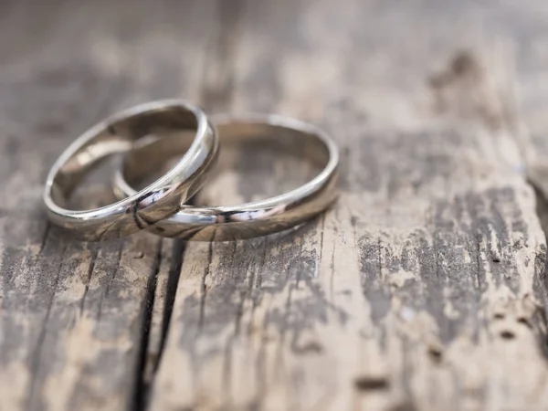 Anillos de boda dorados —  Fotos de Stock