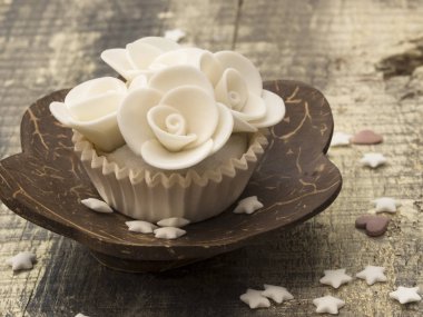 cupcake vintage bir aranjman