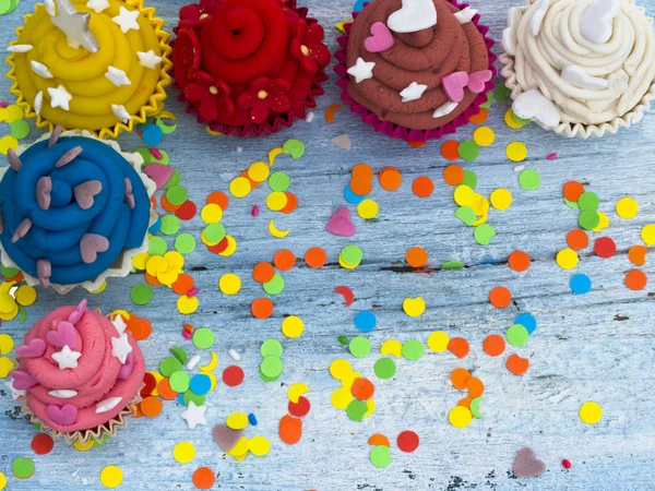 Bunte und geschmackvolle Cupcakes — Stockfoto