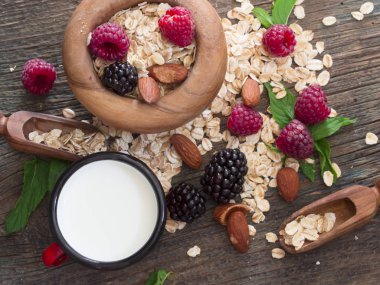 berry meyve ile müsli