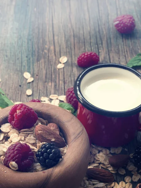 Muesli con fruta de bayas —  Fotos de Stock