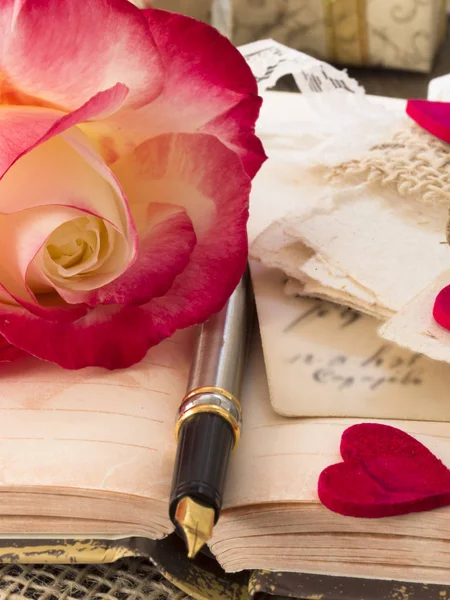 Escrevendo cartas de amor — Fotografia de Stock