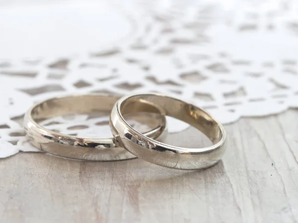 Golden wedding rings — Stock Photo, Image